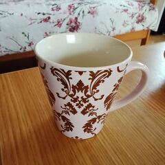マグカップと花柄湯飲みの画像