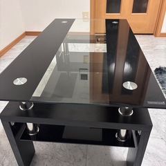 ガラステーブルの画像
