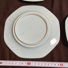 たち吉　彫文様　青白磁　平皿セットの画像