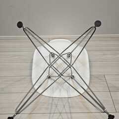 ホワイトプ シェルチェアの画像