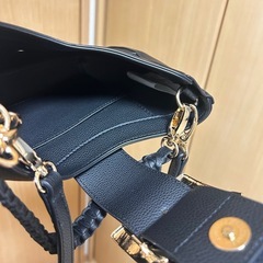 【ほぼ未使用】ブラックハンドバッグの画像