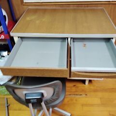 机と椅子セットの画像