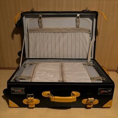 トランクケース/キャリーケース/黒
オレンジの画像