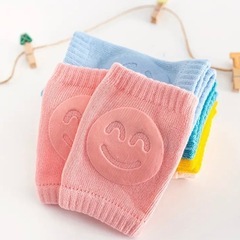 【出産祝いなどにどうぞ！】ベビーニーパッド 膝当て
の画像