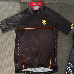 XLサイズ Lion de KAPELMUUR ジャージ、ビブのセット
の画像