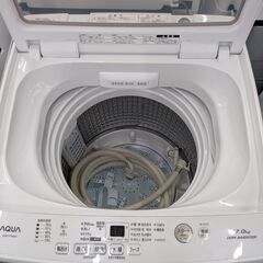【サイズも値段もちょうどいい】7kg 全自動洗濯機 AQUA アクア AQW-V7M 2022年製 風呂水給水ホース付き：ホワイトの画像