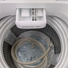 【サイズも値段もちょうどいい】7kg 全自動洗濯機 AQUA アクア AQW-V7M 2022年製 風呂水給水ホース付き：ホワイトの画像