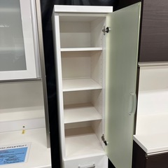 スリム食器棚の画像