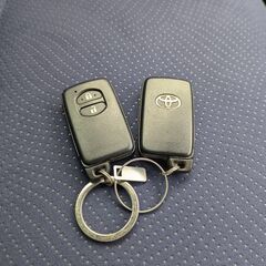 ★低走行1.4万㌔！プリウス【S】スマートキー！バックカメラ！SDナビ！フルセグ！Bluetooth接続！禁煙車！オートライト！ETC！スペアキー！の画像