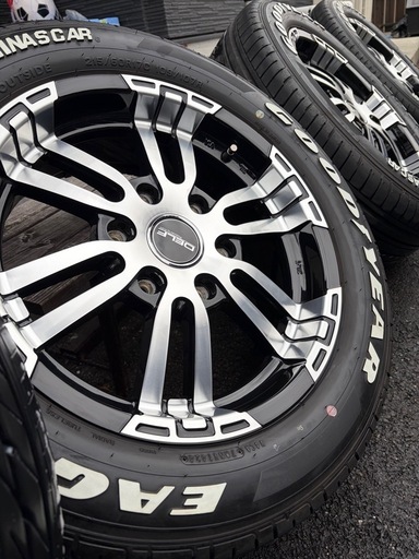 ハイエースタイヤホイールセット