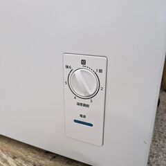 【家庭用サイズ】冷凍庫 ストッカー Comfee'(コンフィー) RCC100WH 99L 2023年製 小型 上開き 温度調節6段階：ホワイトの画像