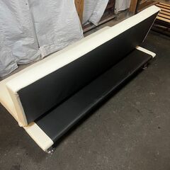 ソファーベッド　白の画像