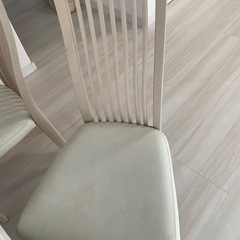 ダイニングテーブルの画像