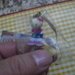 ご当地キティ　岡山限定　デニムキティ　根付けの画像