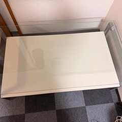 ガラステーブルの画像