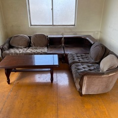 古いソファテーブルセットの画像