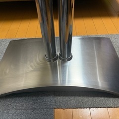 ガラス天板のダイニングテーブル　東京インテリアの画像