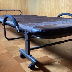 【無料 12/27-31引き渡し】折りたたみベッドの画像