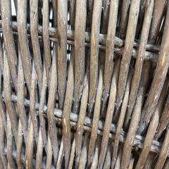 木の籠　蓋付きの画像