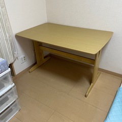 ダイニングテーブルの画像