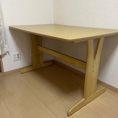 ダイニングテーブルの画像