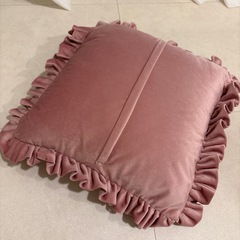フリルクッション　ピンク　美品の画像