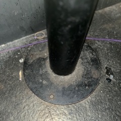 バーの椅子 横長2つ有りの画像