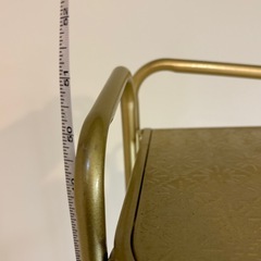 シューズラック　金の画像