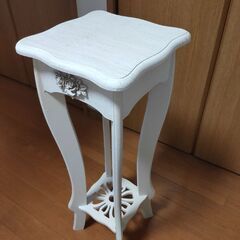 アンチークサイドテーブル良品ですの画像