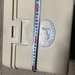 クーラーボックス、食器付きの画像