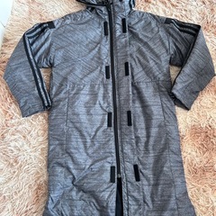 adidasベンチコート140cmキッズの画像