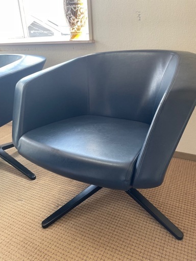 ADAL(アダル)のデザイナーズアームチェア