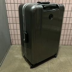ほぼ新品🔴超軽量で特大ブランドスーツケース80.50.30センチの画像