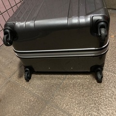 ほぼ新品🔴超軽量で特大ブランドスーツケース80.50.30センチの画像