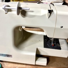 中古のミシンになります、の画像