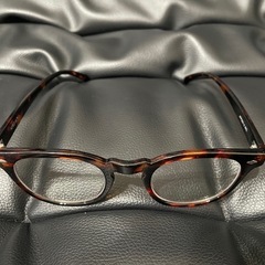 伊達メガネの画像