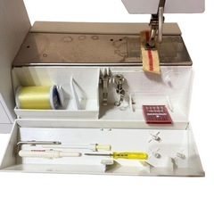 【BERNINA】スイス製高級ミシン ベルニナ activa１３０の画像