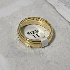 ゴールド色 11号 リング 指輪 男女兼用デザインの画像