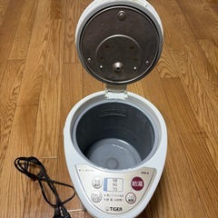 タイガー 魔法瓶 マイコン 電気 ポット 2.2L ホワイトの画像