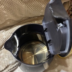 T-fal電気ケトル、水筒の画像