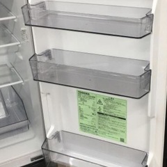 冷蔵庫【配達無料お届け設置出来ます💫都内近郊🚚】信頼のTOSHIBA製153ℓ✨自動霜取り機能モデル❄️✨除菌クリーニング済✨の極美品✨他にも冷蔵庫.洗濯機.電子レンジ.オーブン電子レンジ.炊飯器.テーブル&椅子.机&チェアー.ベット&マットレス.ソファーなど多種多様な美品が有ります✨お気軽にお問い合わせ下さい💫 の画像