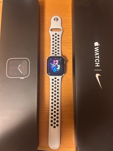 Apple Watch SE NIKE　40mm