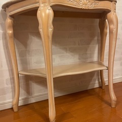 ヨーロッパ調猫足サイドテーブルの画像