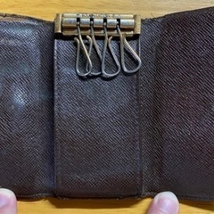 問い合わせ募集中！LOUIS VUITTONキーケースの画像