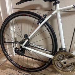 GIANT ESCAPE クロスバイク ホワイト 700Cの画像