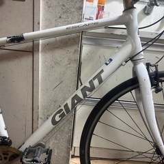 GIANT ESCAPE クロスバイク ホワイト 700Cの画像