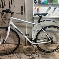 GIANT ESCAPE クロスバイク ホワイト 700Cの画像