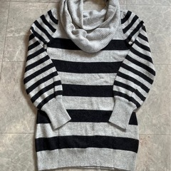 美品〈ソアリーク〉ボーダー柄アンゴラ混ニットセーター　スヌードマフラー付　フリーサイズの画像