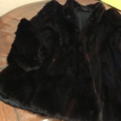 ★ミンクリアルファーミドルコート★本毛皮★柔らかくて
軽いくオススメ★少し難あり格安★MINK★の画像