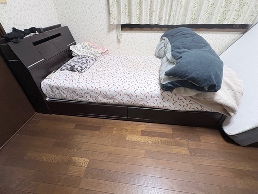 シングルサイズベッドフレーム